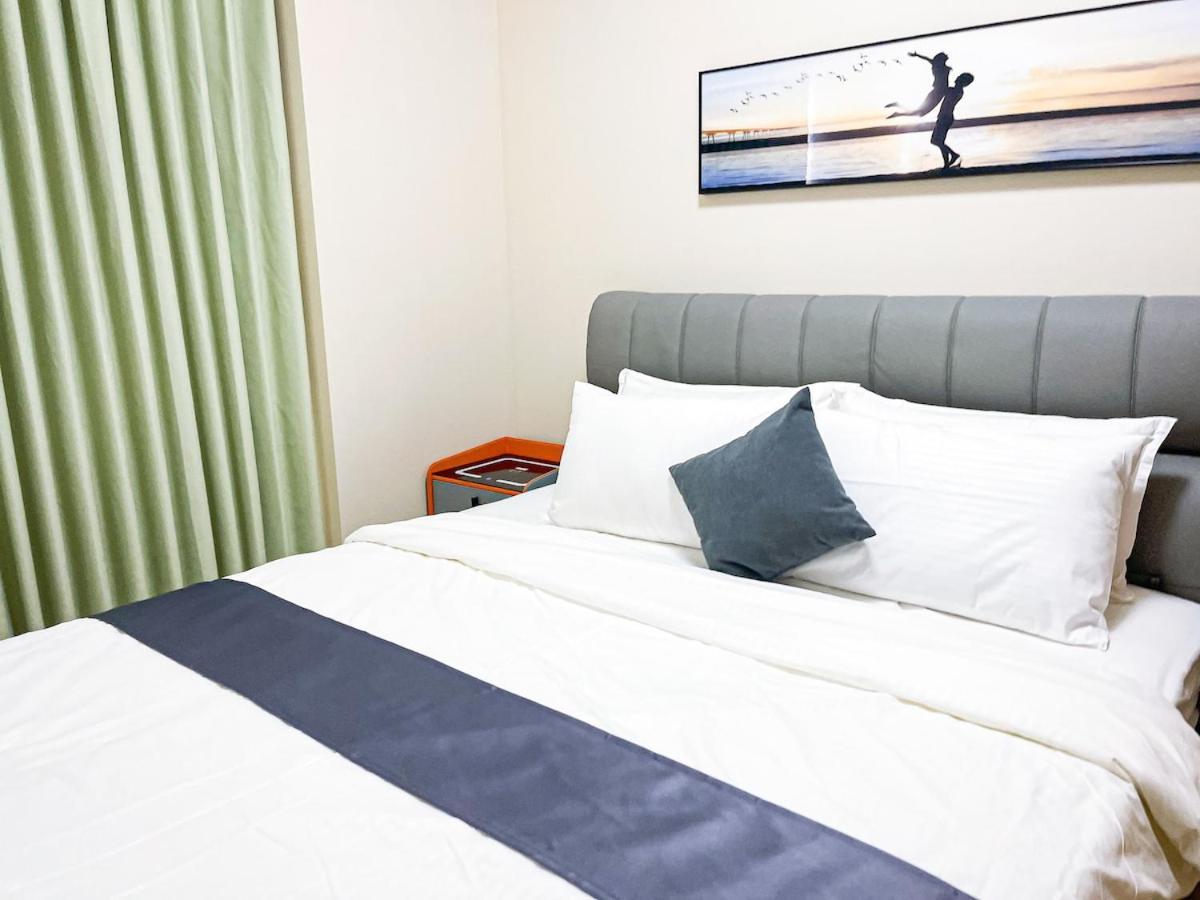 Cozy 2br Near Airport & Okada, Infinity Pool Apartment Manila