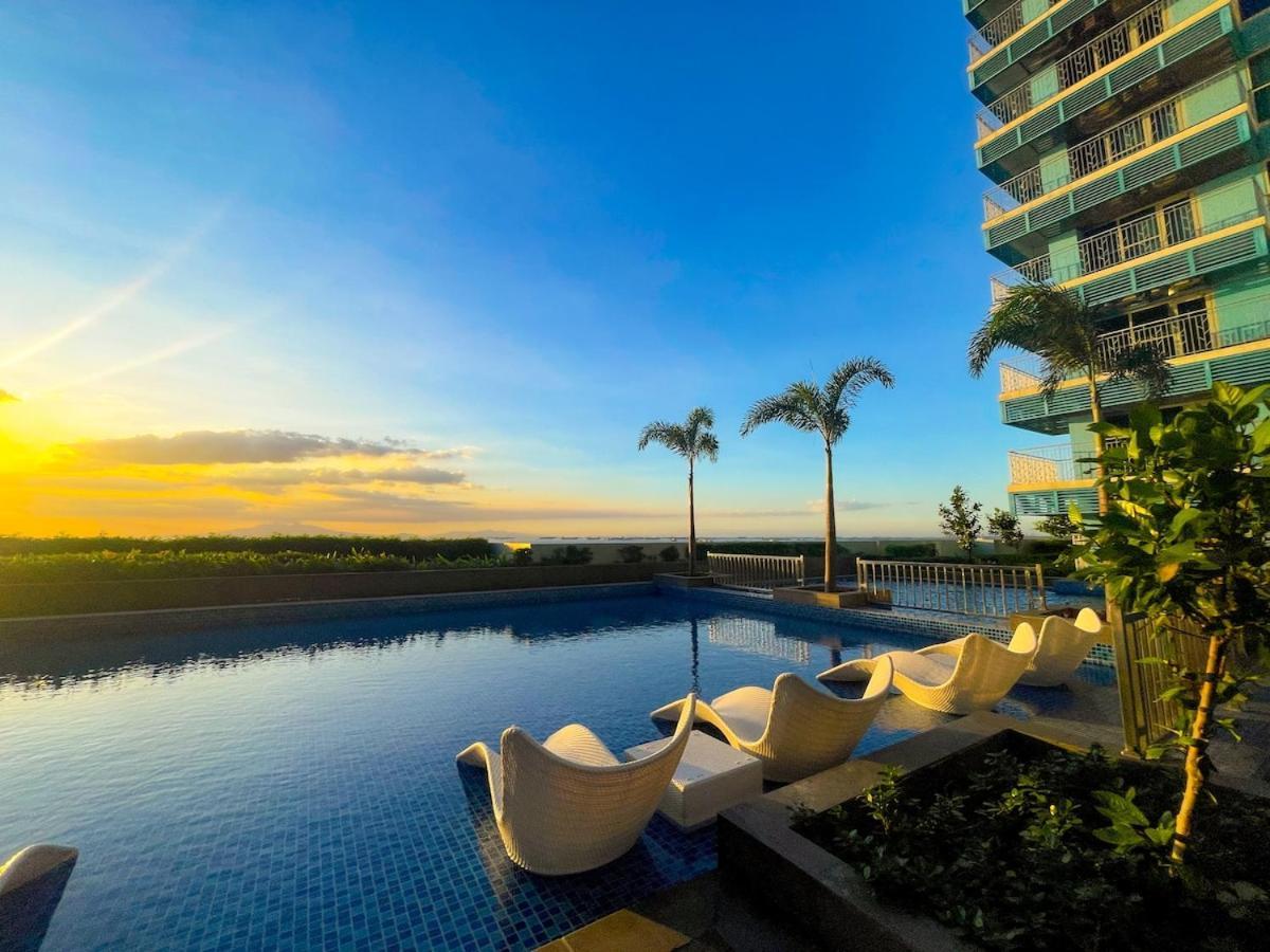 Cozy 2br Near Airport & Okada, Infinity Pool Apartment