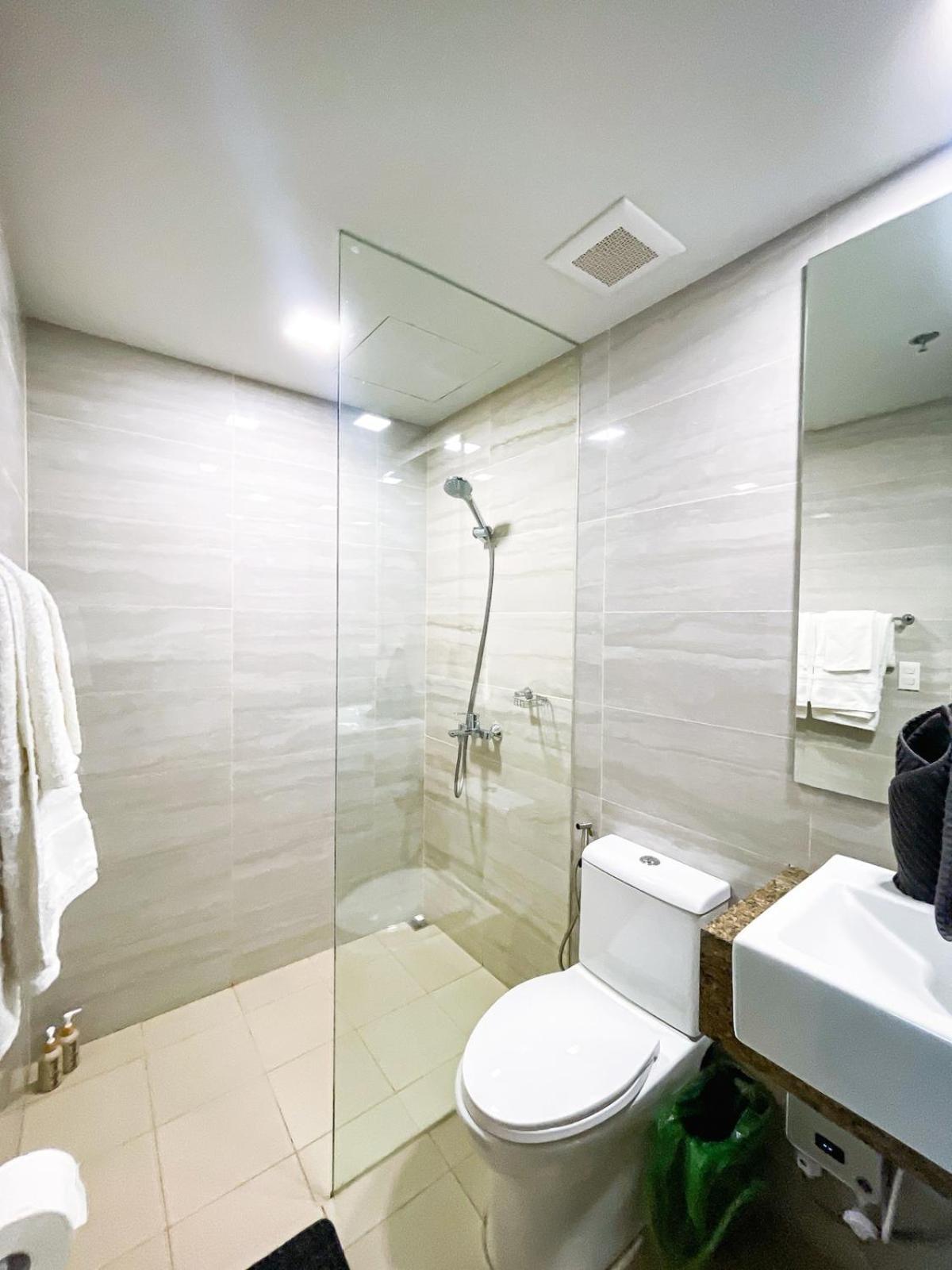 Cozy 2br Near Airport & Okada, Infinity Pool Apartment *