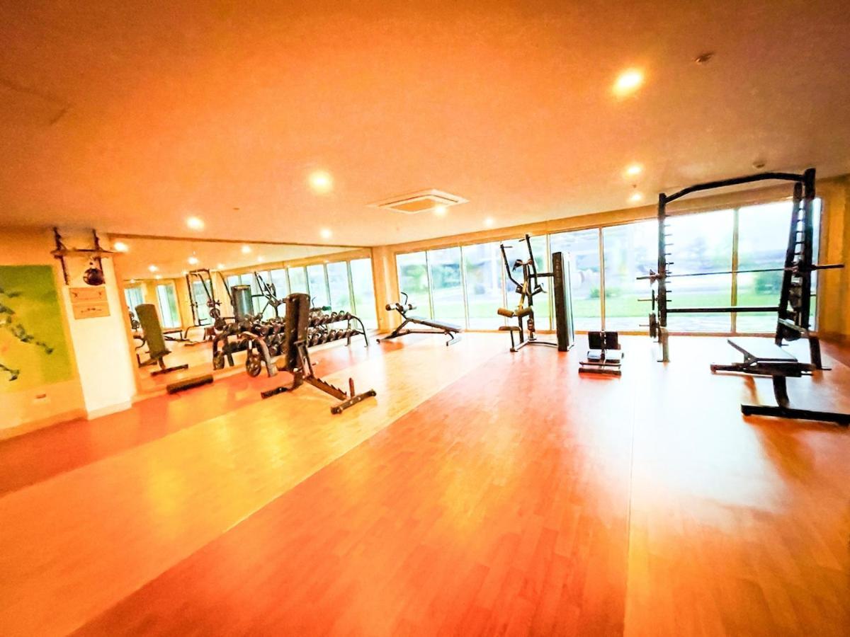 Cozy 2br Near Airport & Okada, Infinity Pool Apartment